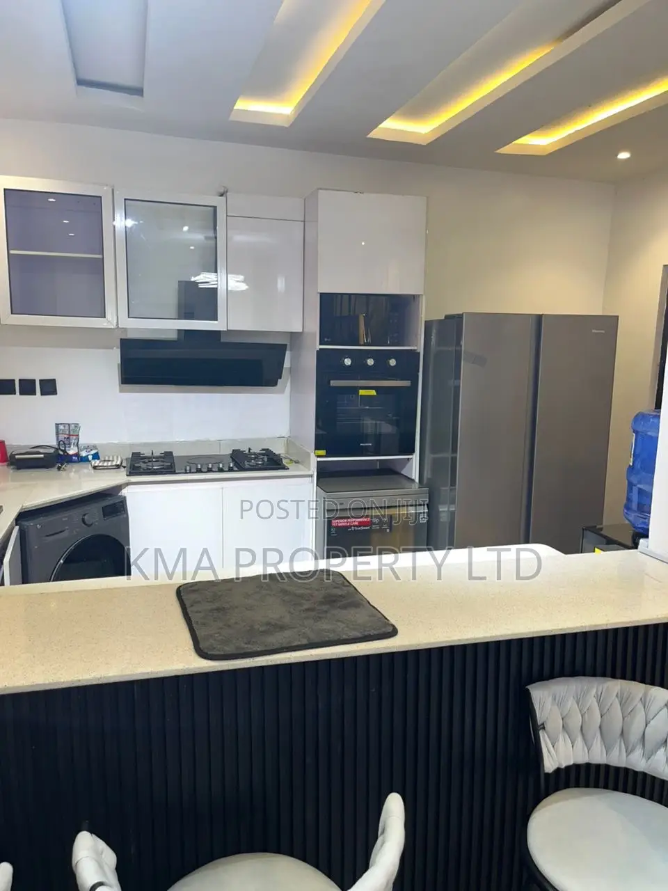 Luxurious 1 Bedroom Apartment With Pool and Ps5 in Lekki Phase 1