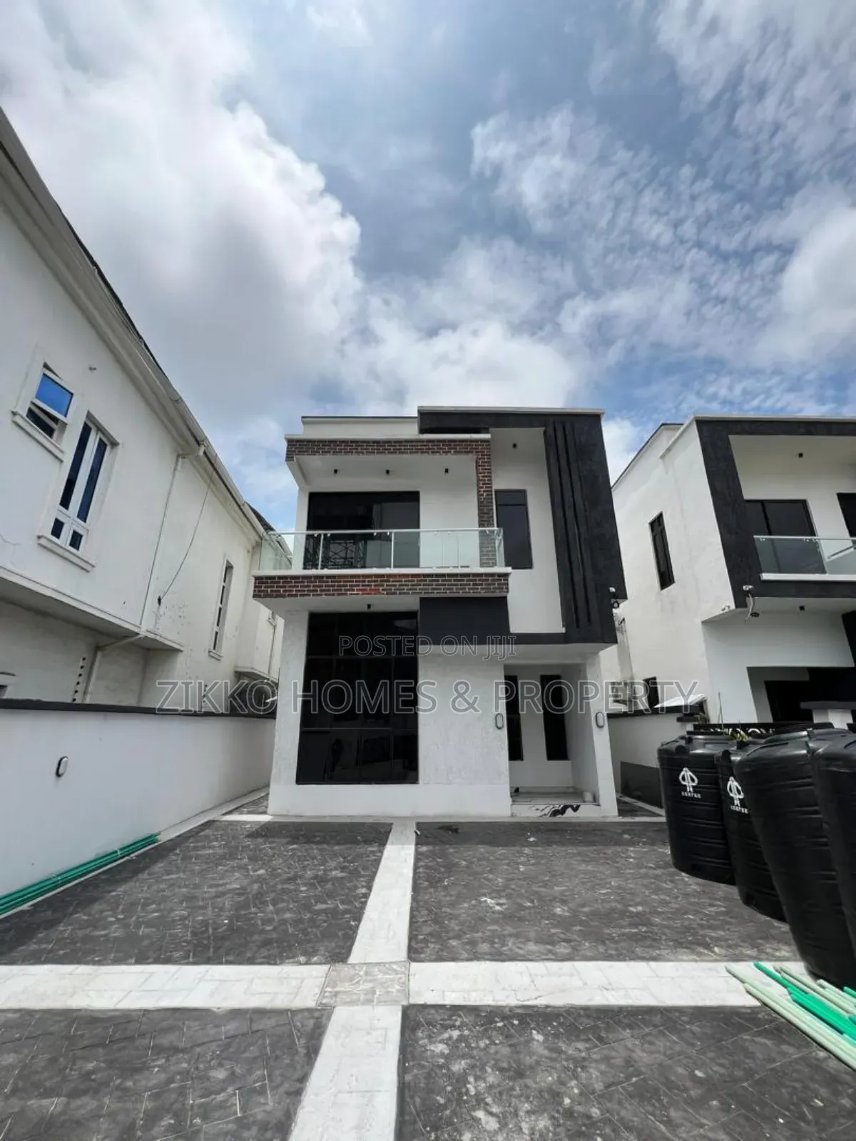 5bdrm Duplex in Ologolo, Lekki for sale in Lekki