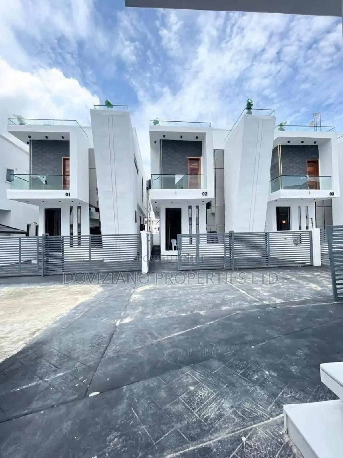 4bdrm Duplex in Ikota for sale in Ikota