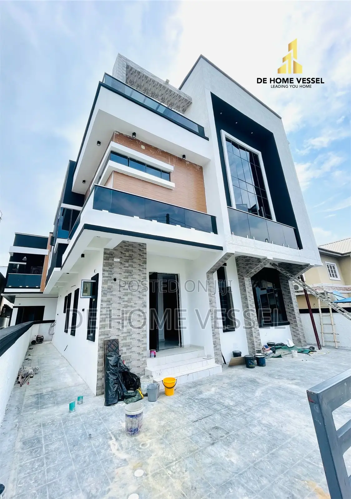 6bdrm Duplex in Chevron for sale in Chevron