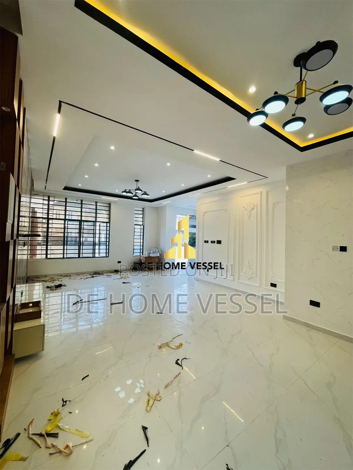 6bdrm Duplex in Chevron for sale in Chevron