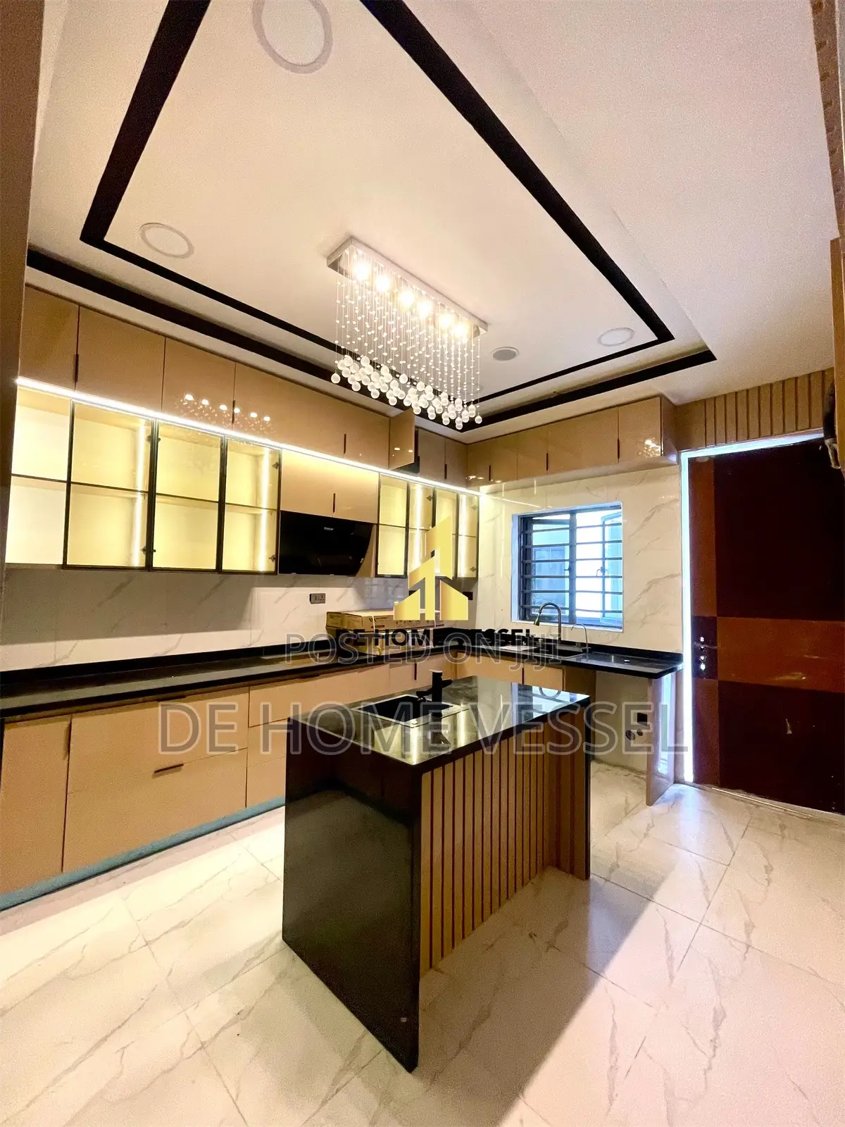 6bdrm Duplex in Chevron for sale in Chevron