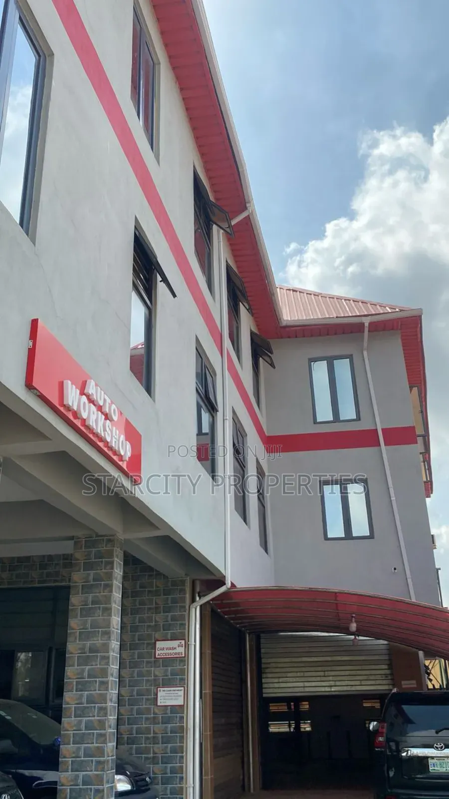 Urgent Sale!Newly Built Office Complex in Omole Phase 2 in Kosofe / Kosofe