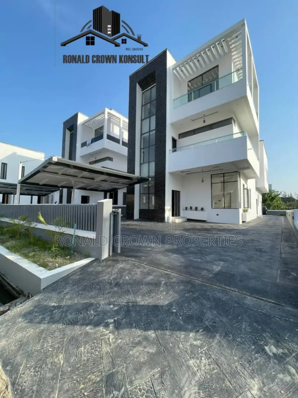 4bdrm Duplex in Ikota for sale in Ikota