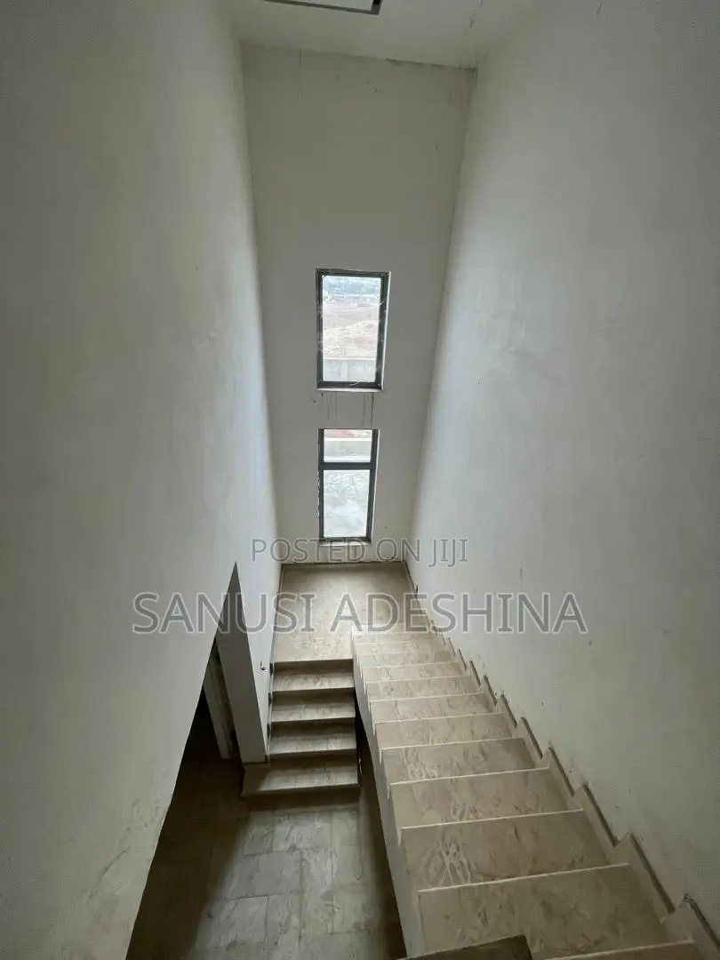 5bdrm Duplex in 6Th Avenue By Charly, Gwarinpa for sale in Gwarinpa