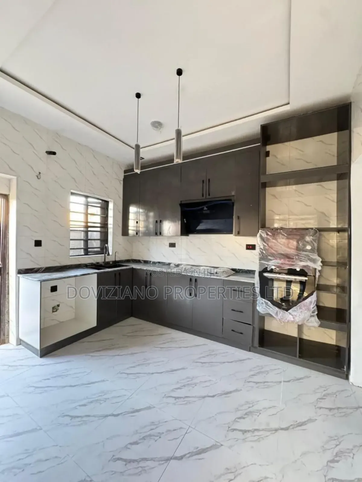 4bdrm Townhouse/Terrace in Ikota for sale in Ikota