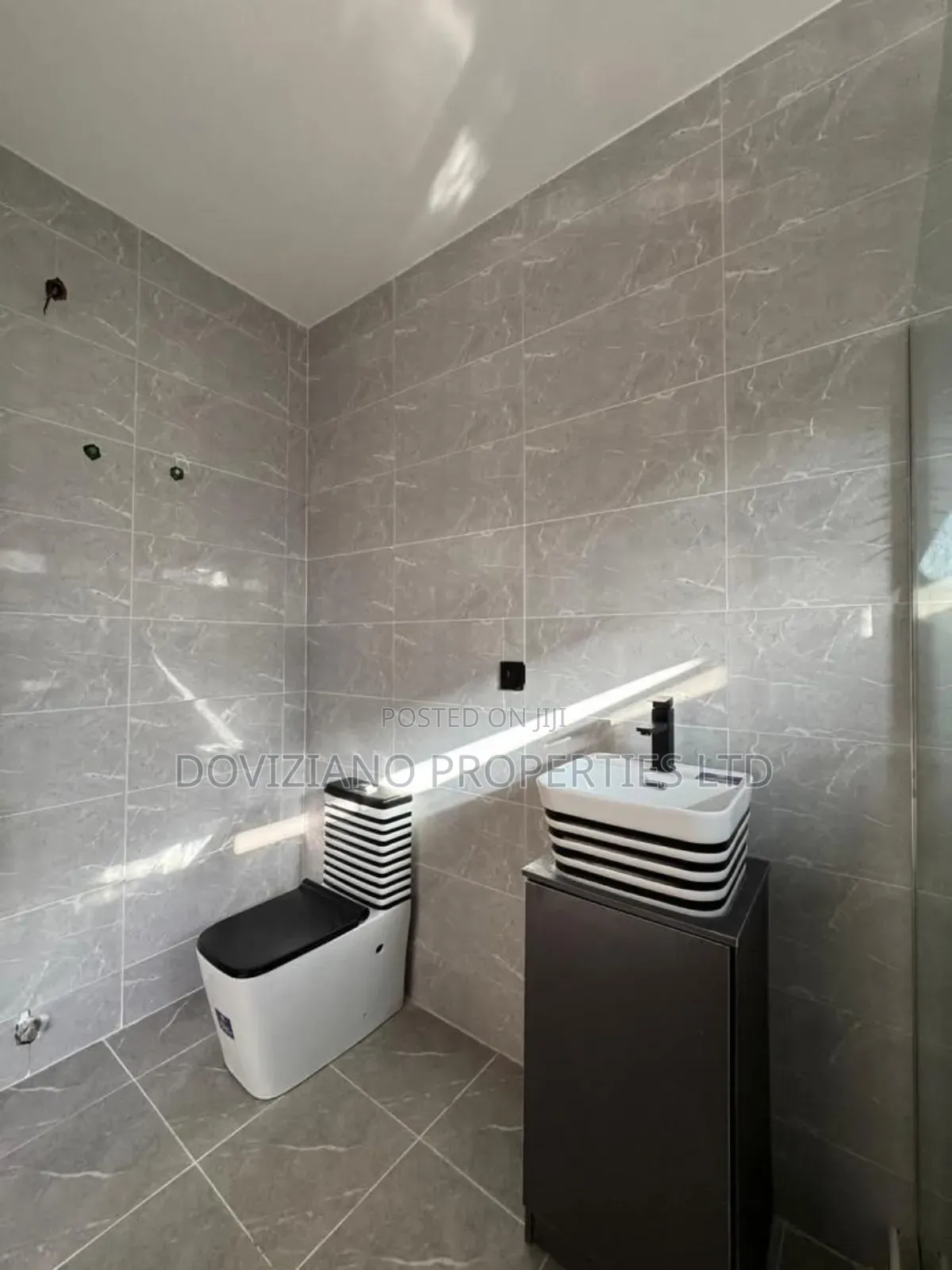4bdrm Townhouse/Terrace in Ikota for sale in Ikota