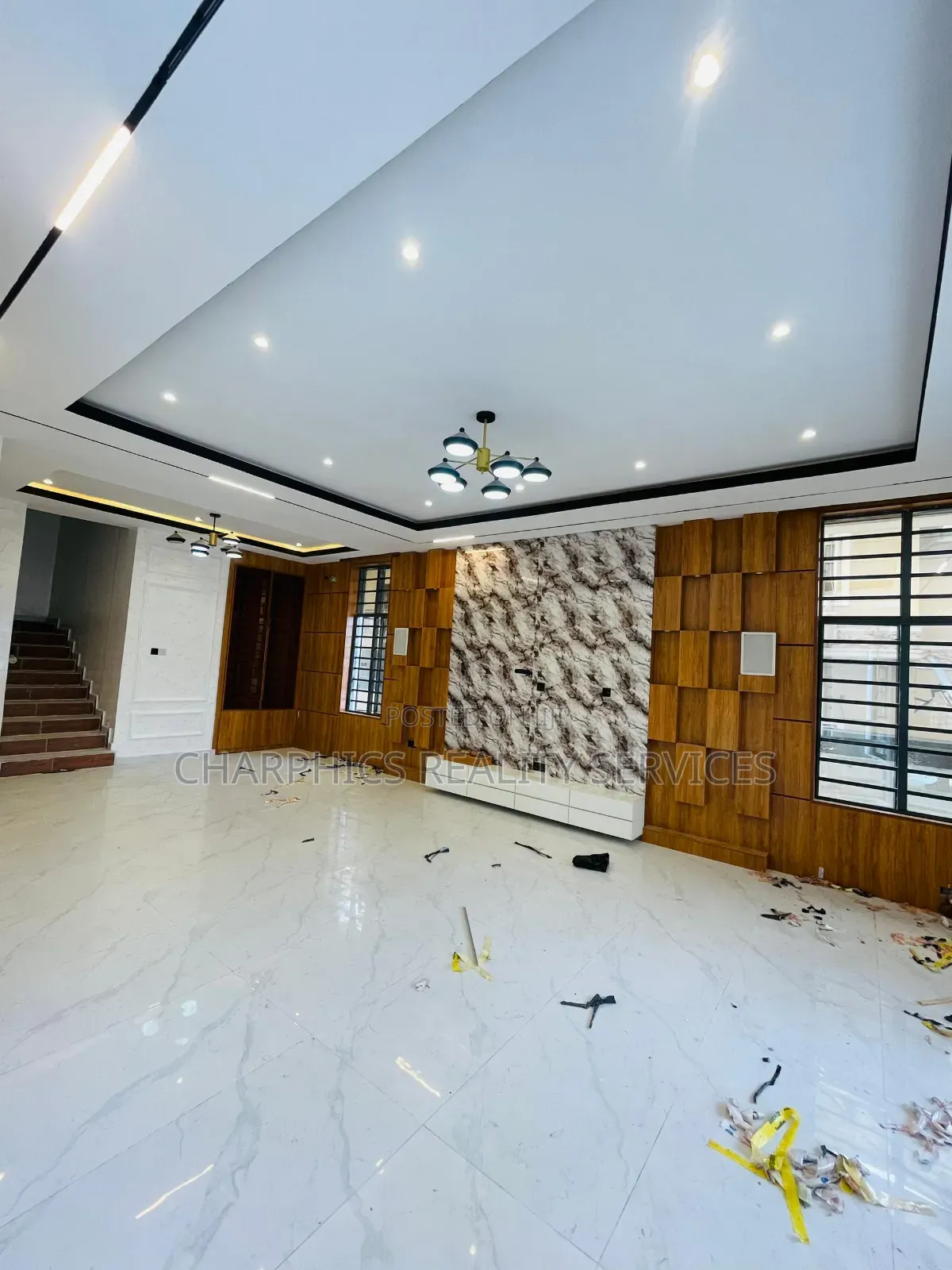 5bdrm Duplex in Chevron for sale in Chevron