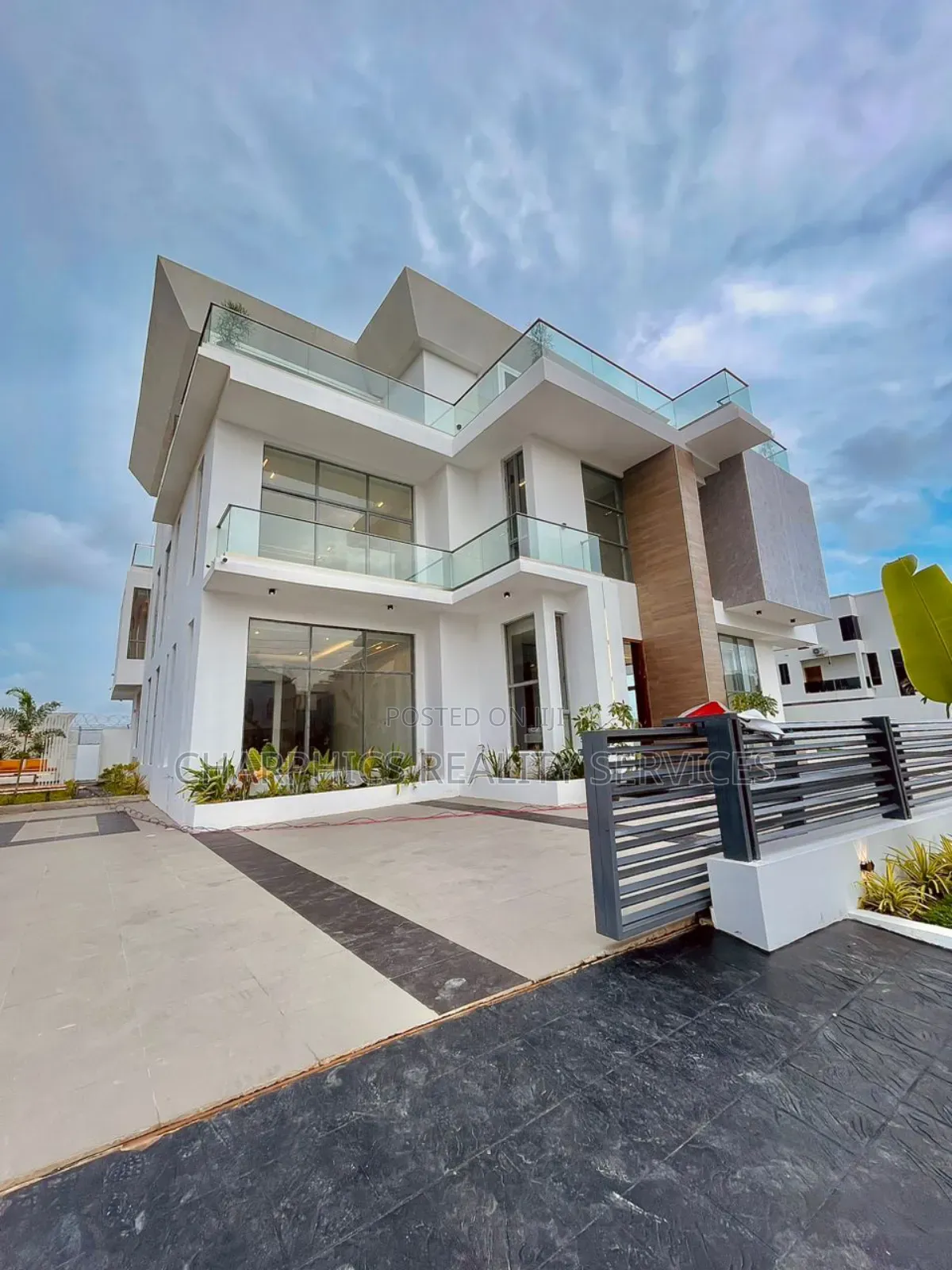 5bdrm Duplex in Osapa london for sale in Osapa london