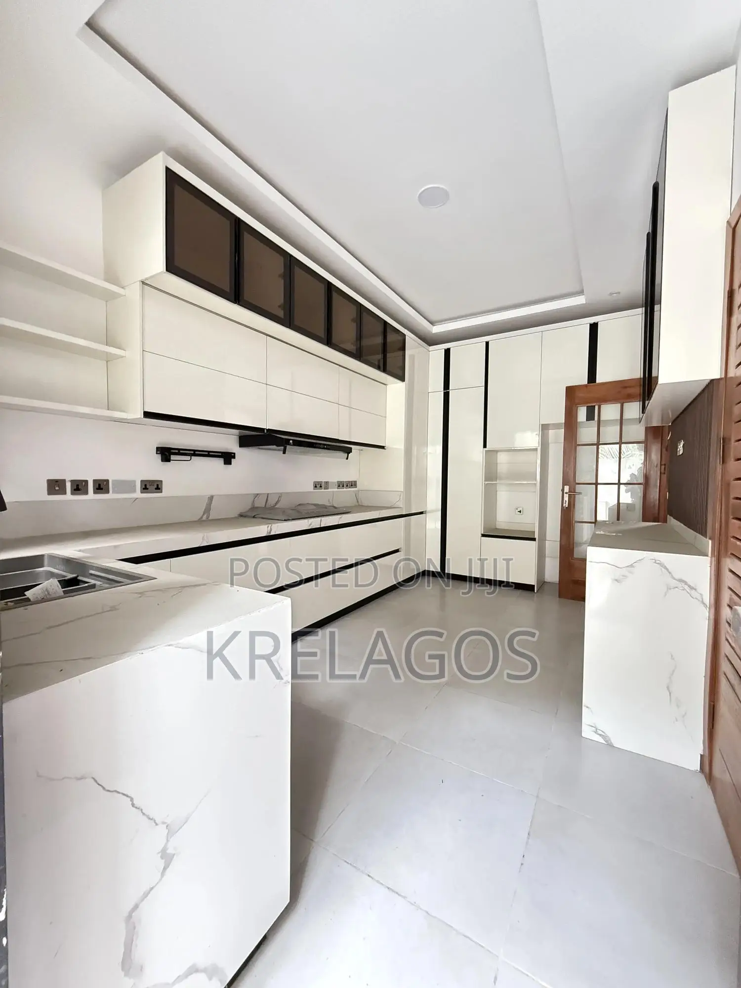 5bdrm Duplex in Lekki Phase 1 for sale in Lekki Phase 1