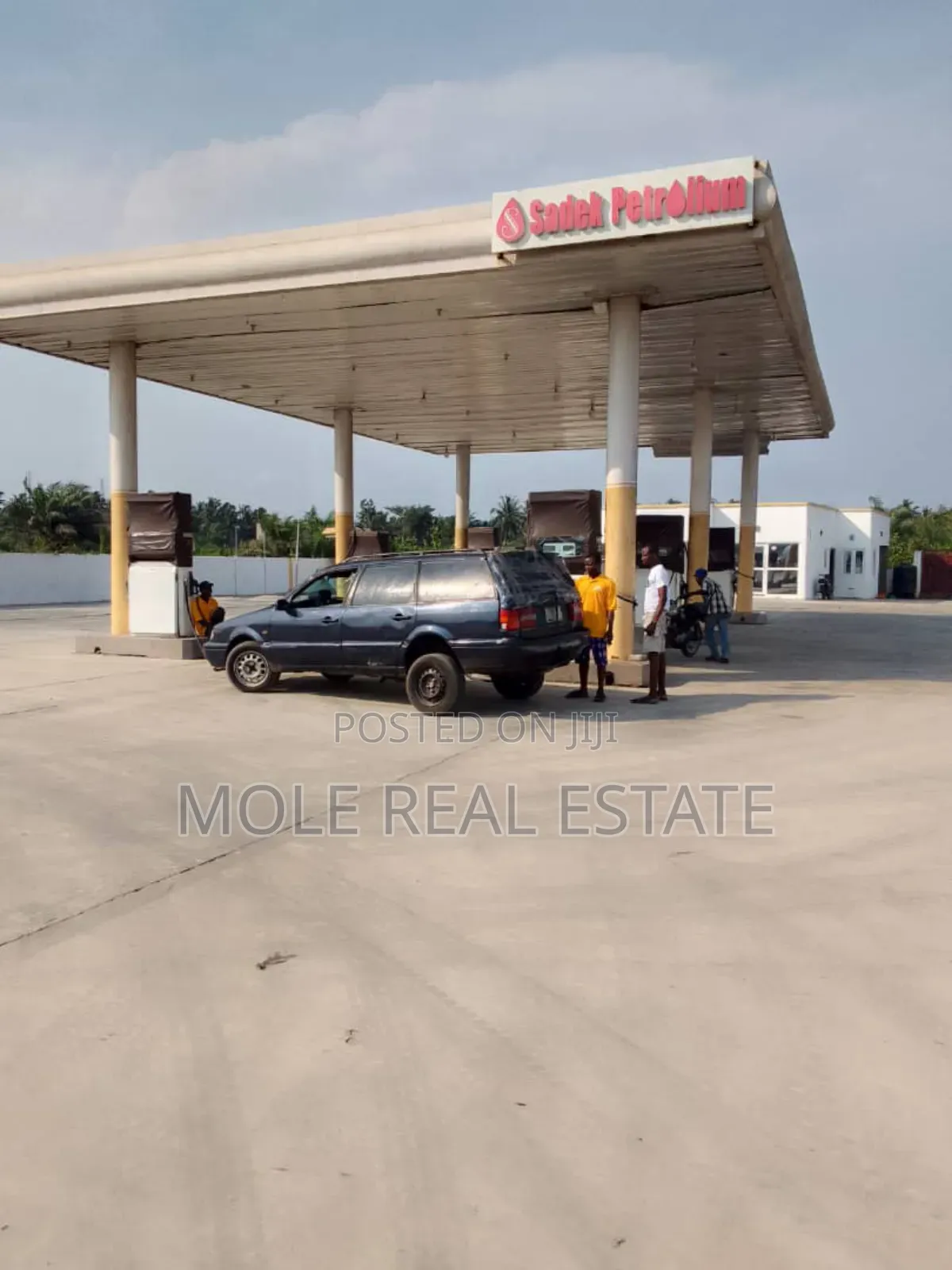 2,244sqm Non Function Filling Station Dopemu Abeokuta Exp. in Dopemu