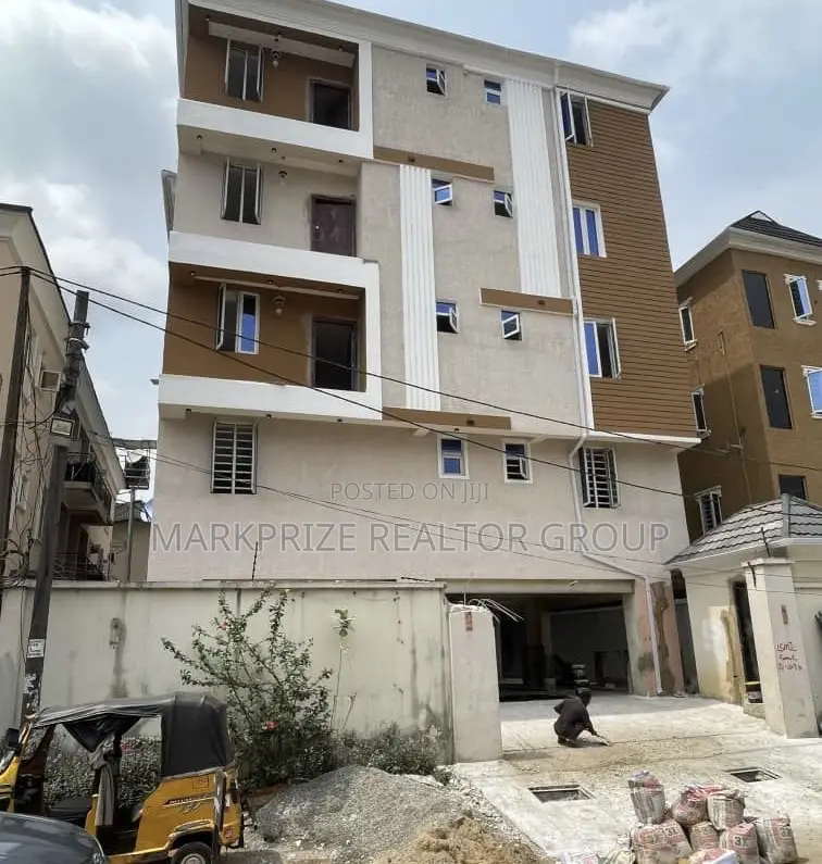3bdrm Apartment in Yaba Lagos for sale in Yaba