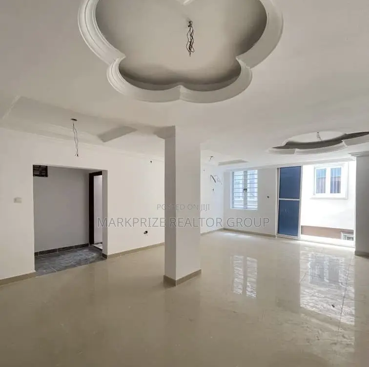 3bdrm Apartment in Yaba Lagos for sale in Yaba