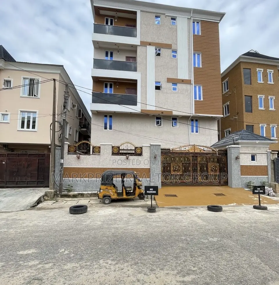 3bdrm Apartment in Yaba Lagos for sale in Yaba