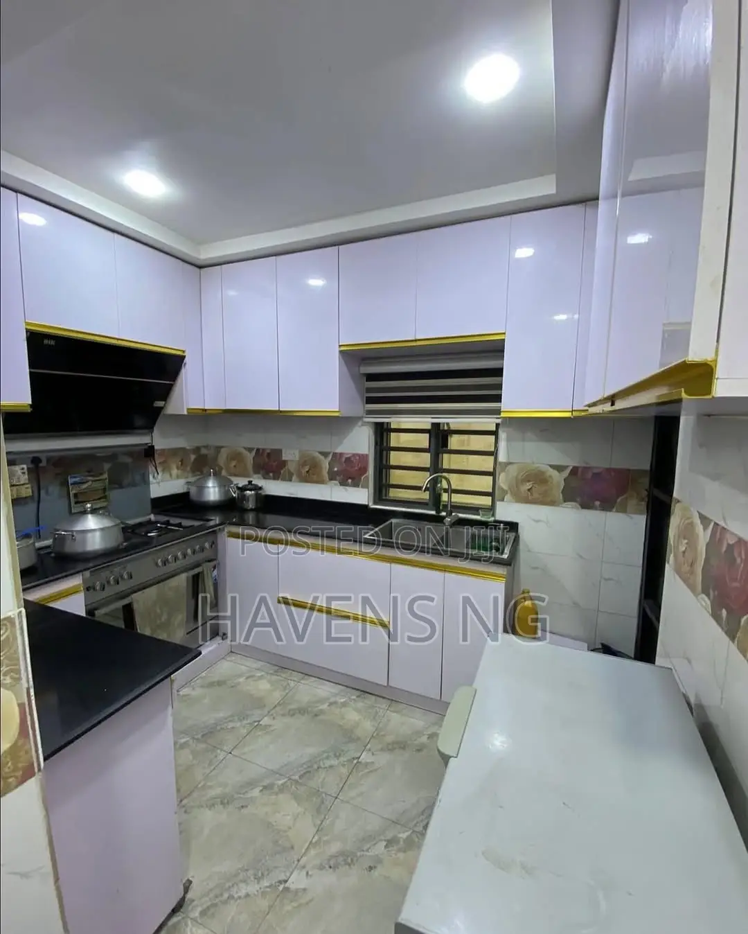 Furnished 3bdrm Duplex in Shell Location for sale in Shell Location