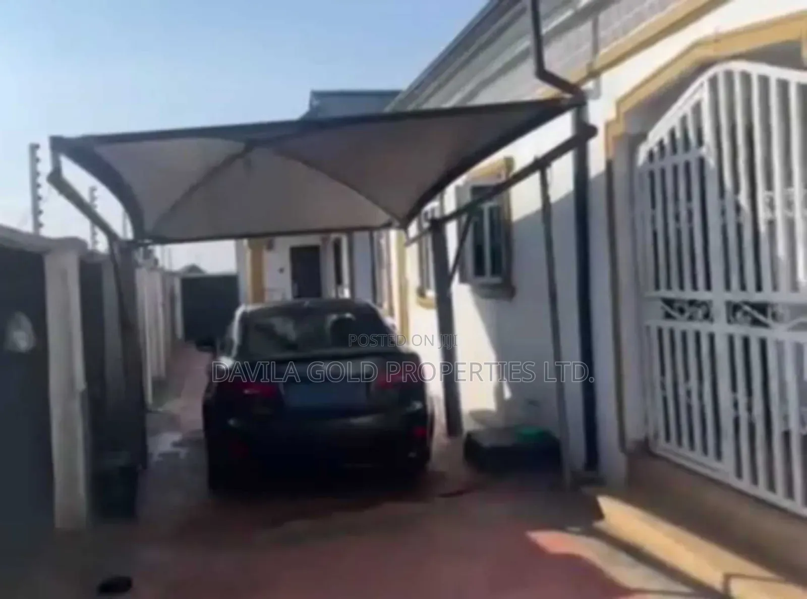 8bdrm Block of Flats in Benin City for sale in Benin City