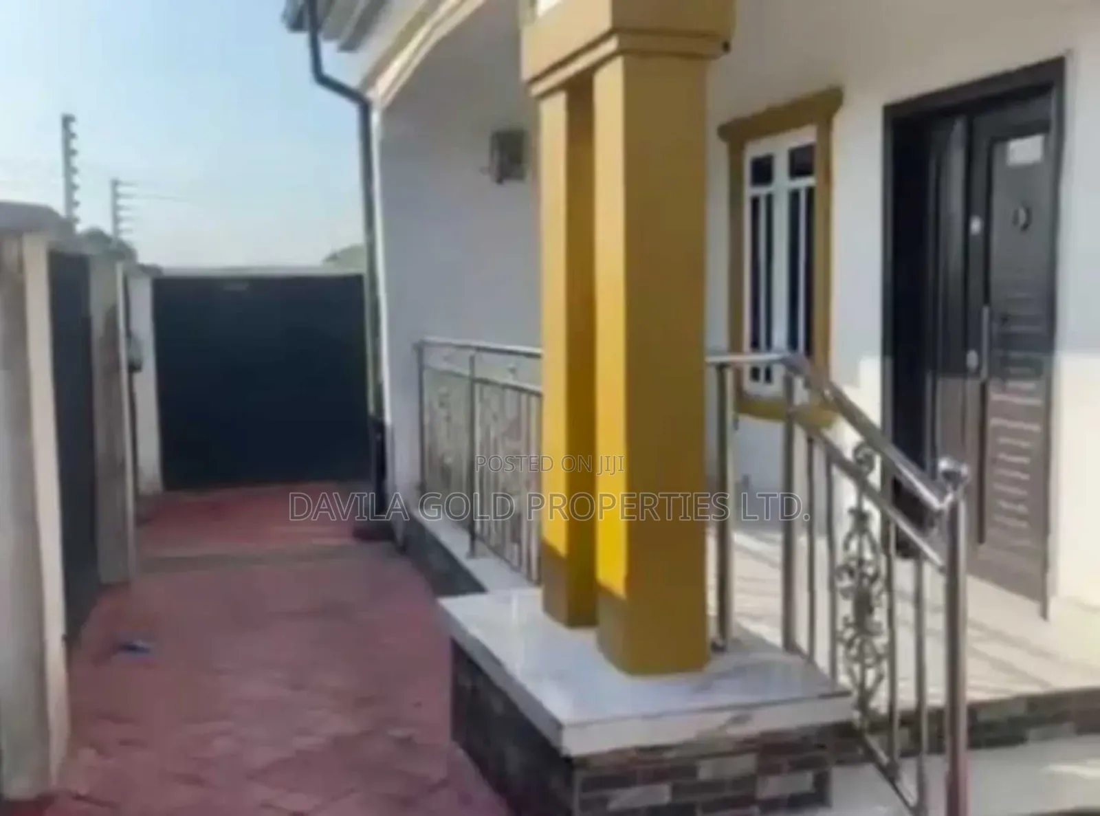 8bdrm Block of Flats in Benin City for sale in Benin City