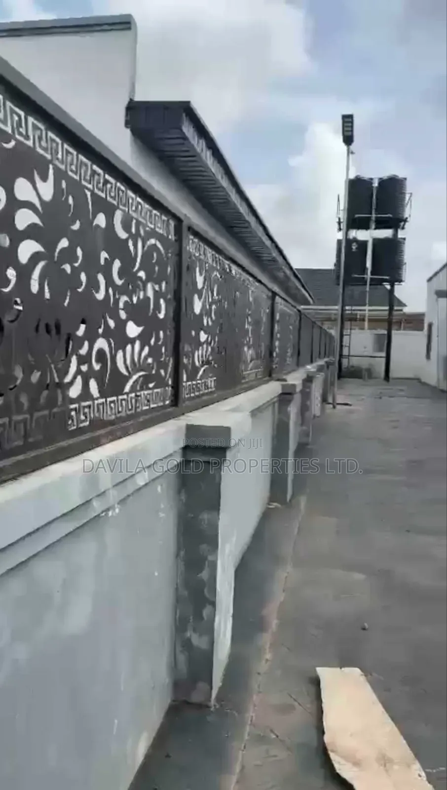 8bdrm Block of Flats in Benin City for sale in Benin City