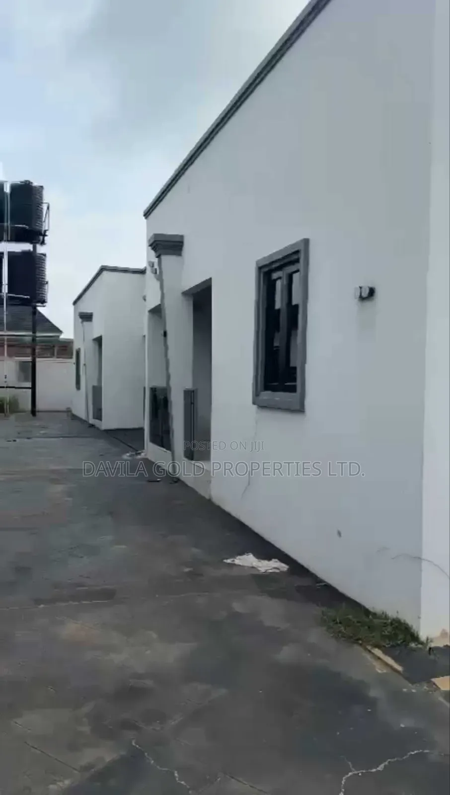 8bdrm Block of Flats in Benin City for sale in Benin City