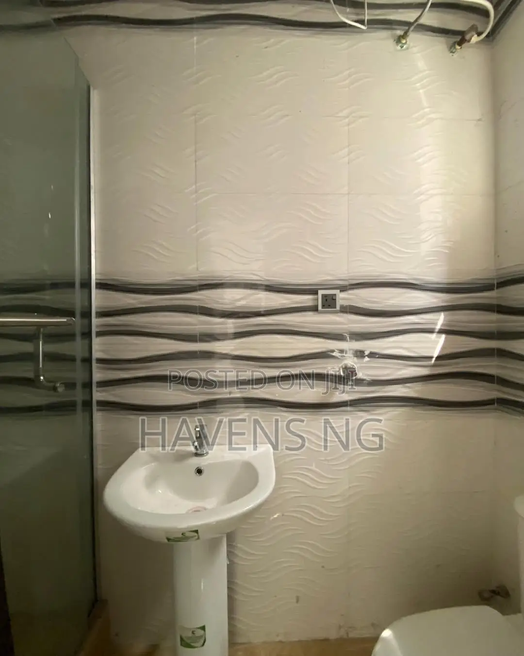 4bdrm Duplex in Agungi for sale in Agungi