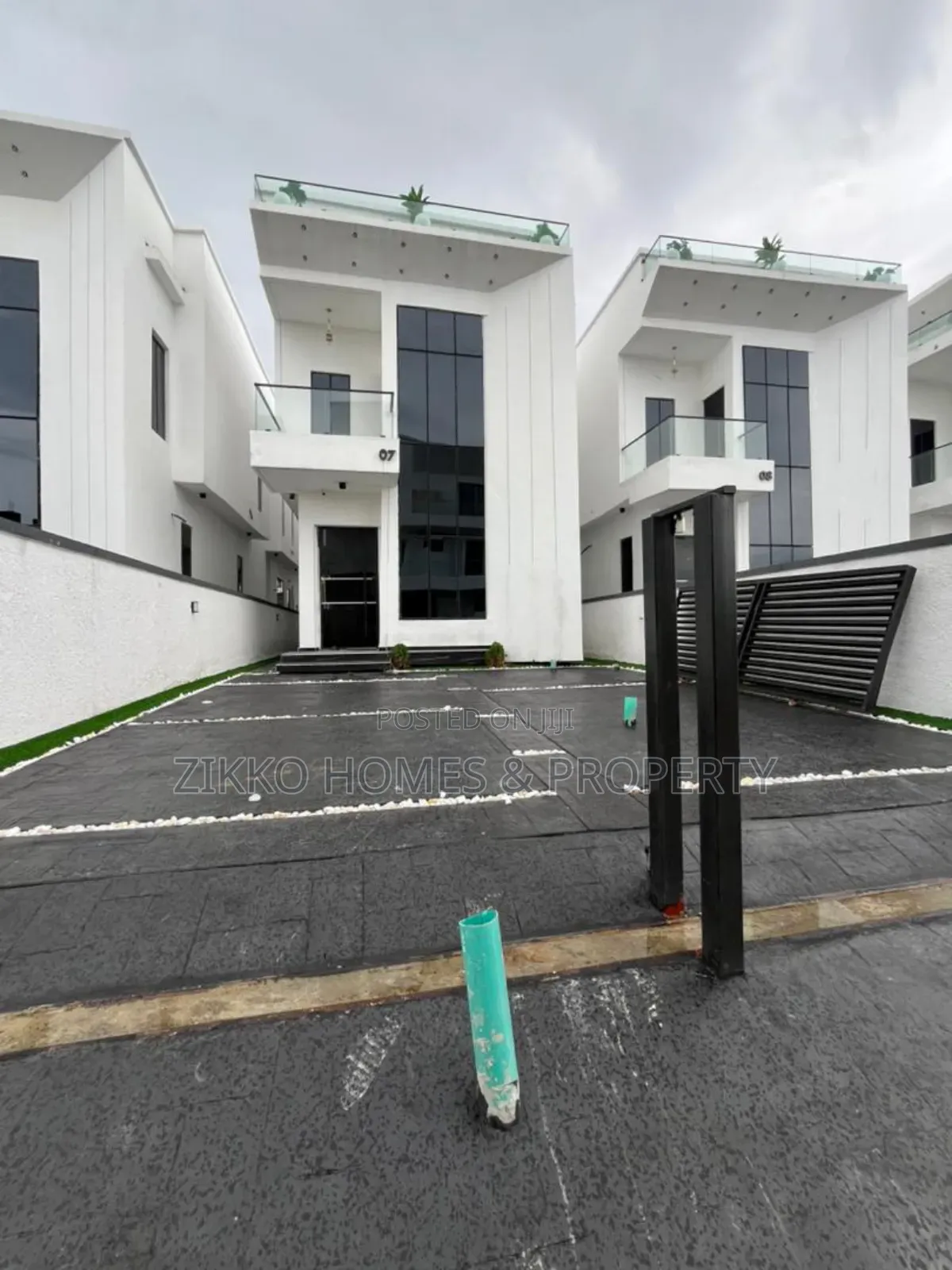 5bdrm Duplex in Chevron Drive, Lekki for sale in Lekki