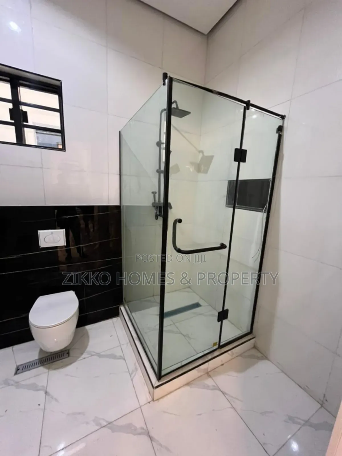 5bdrm Duplex in Chevron Drive, Lekki for sale in Lekki