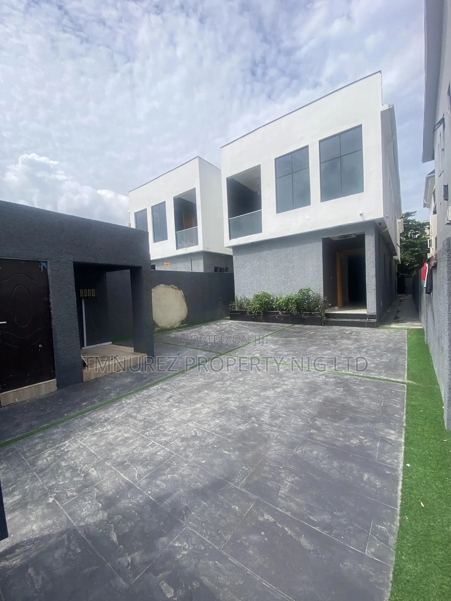 5bdrm Duplex in Ologolo, Lekki for sale in Lekki