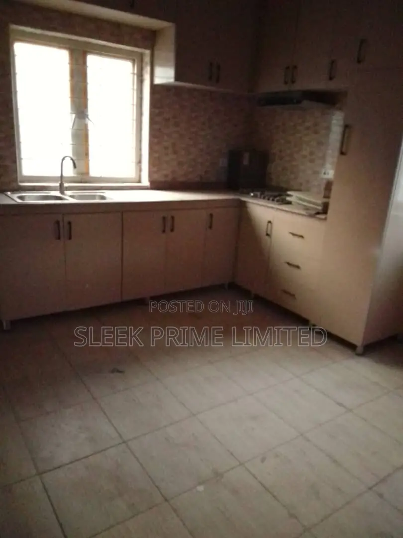 4bdrm Duplex in FHA for sale in FHA