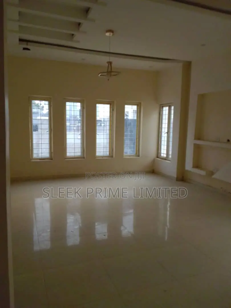 4bdrm Duplex in FHA for sale in FHA