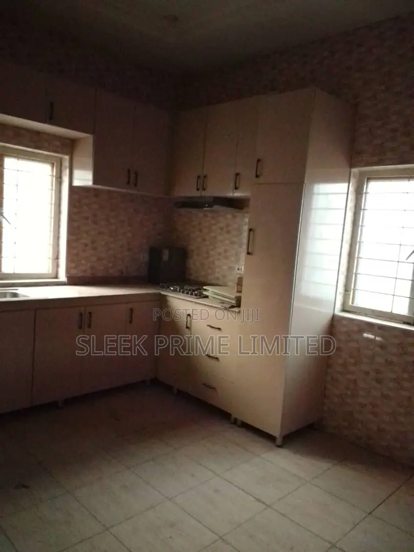 4bdrm Duplex in FHA for sale in FHA