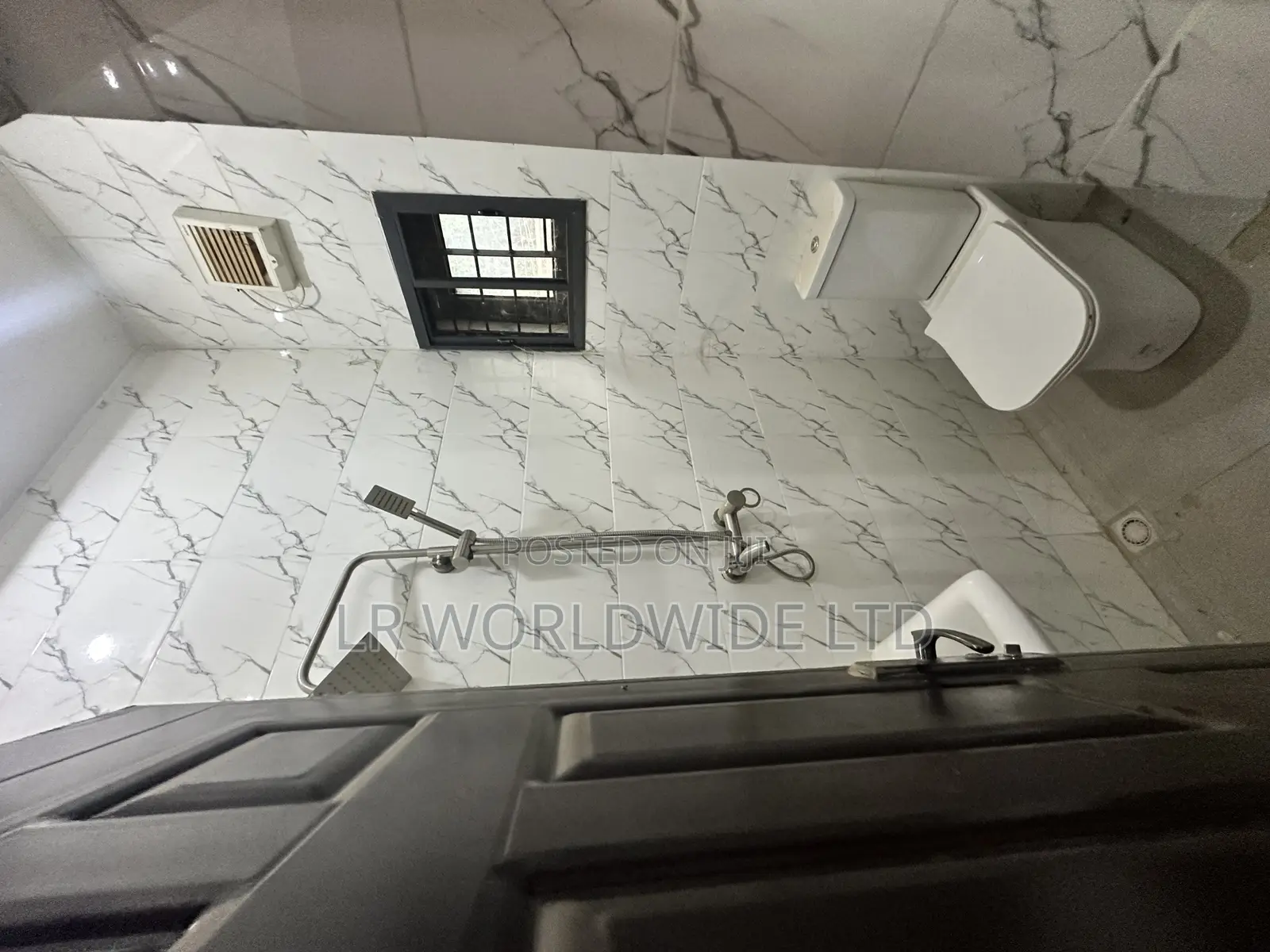 6bdrm Duplex in Lugbe District for sale in Lugbe District