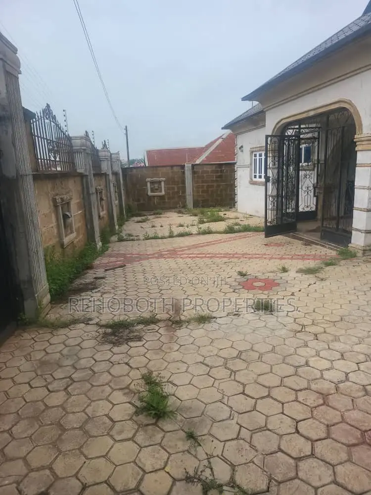 3bdrm Bungalow in Lade Owo Near Jiboye, Ibadan for sale in Ibadan