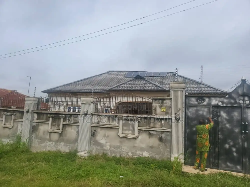 3bdrm Bungalow in Lade Owo Near Jiboye, Ibadan for sale in Ibadan