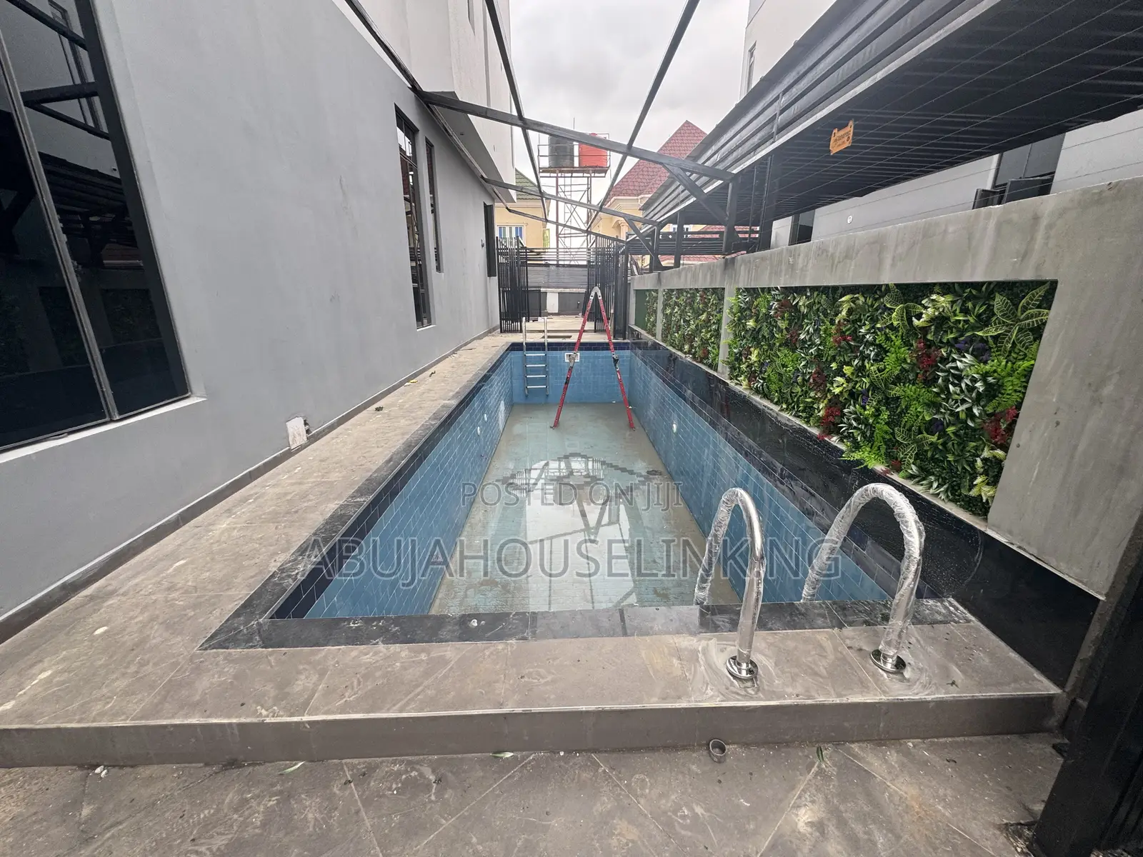 5bdrm Duplex in Apo Resettlement for sale in Apo Resettlement