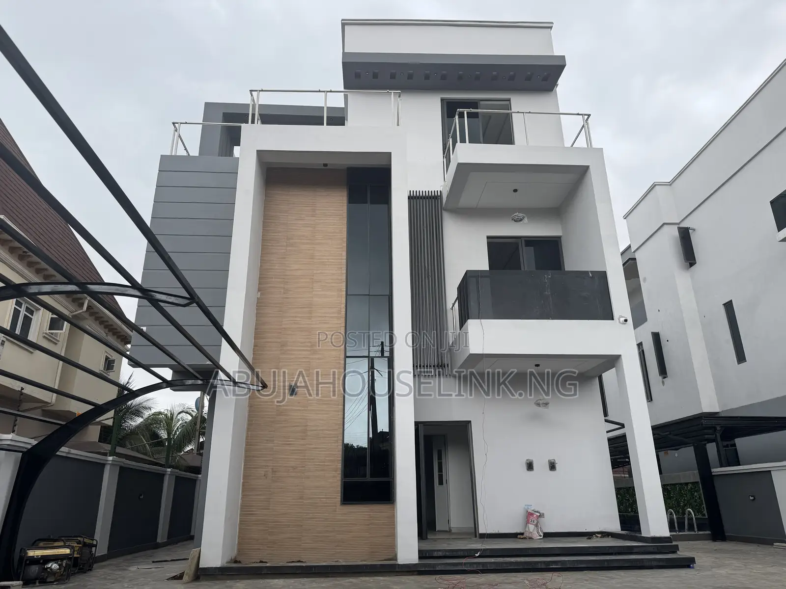 5bdrm Duplex in Apo Resettlement for sale in Apo Resettlement