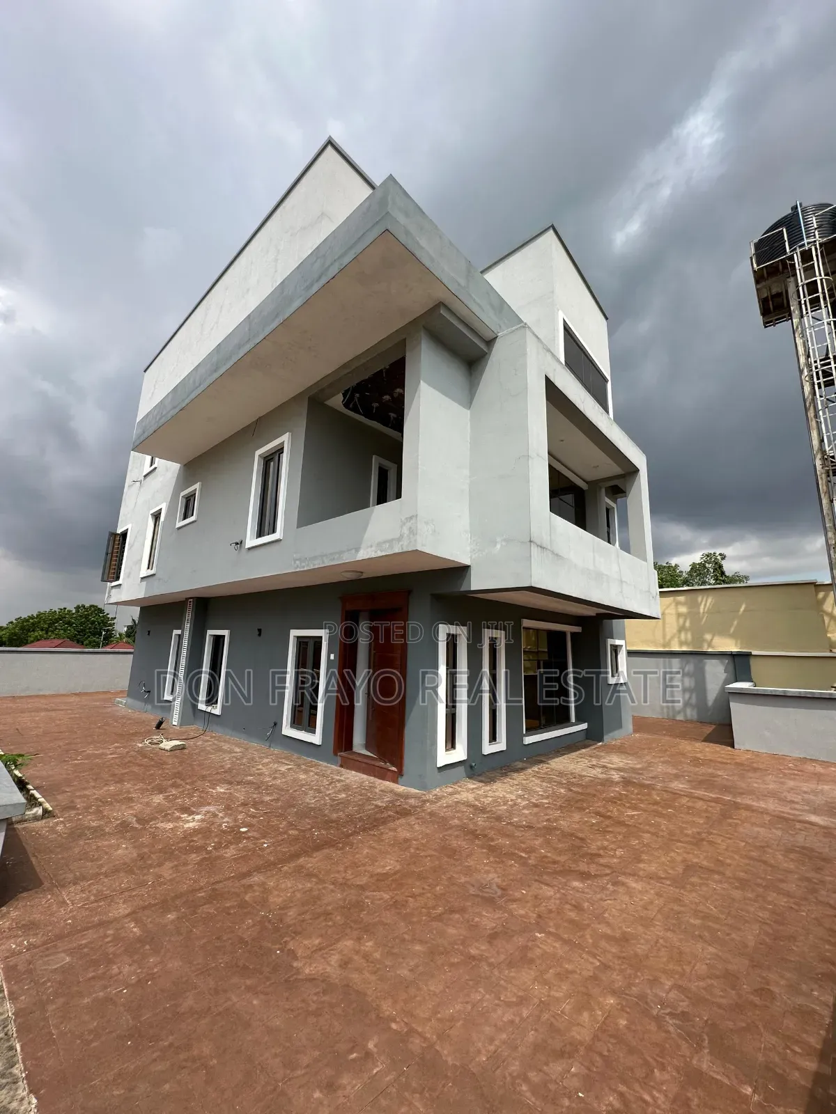 4bdrm Duplex in Onireke Gra, Jericho for sale in Jericho