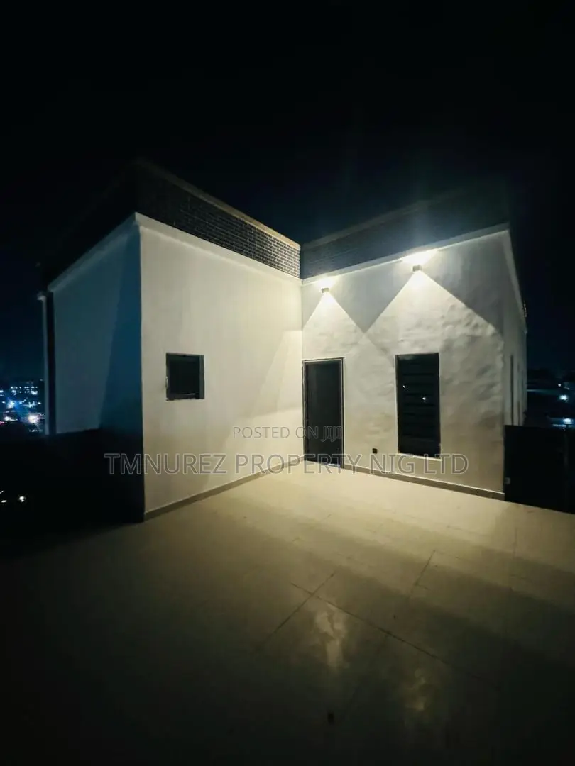 5bdrm Duplex in Omole Phase 2 for sale in Omole Phase 2