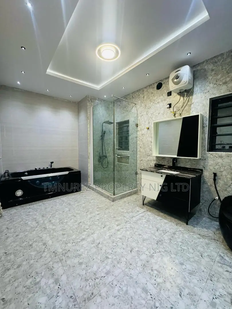 5bdrm Duplex in Omole Phase 2 for sale in Omole Phase 2