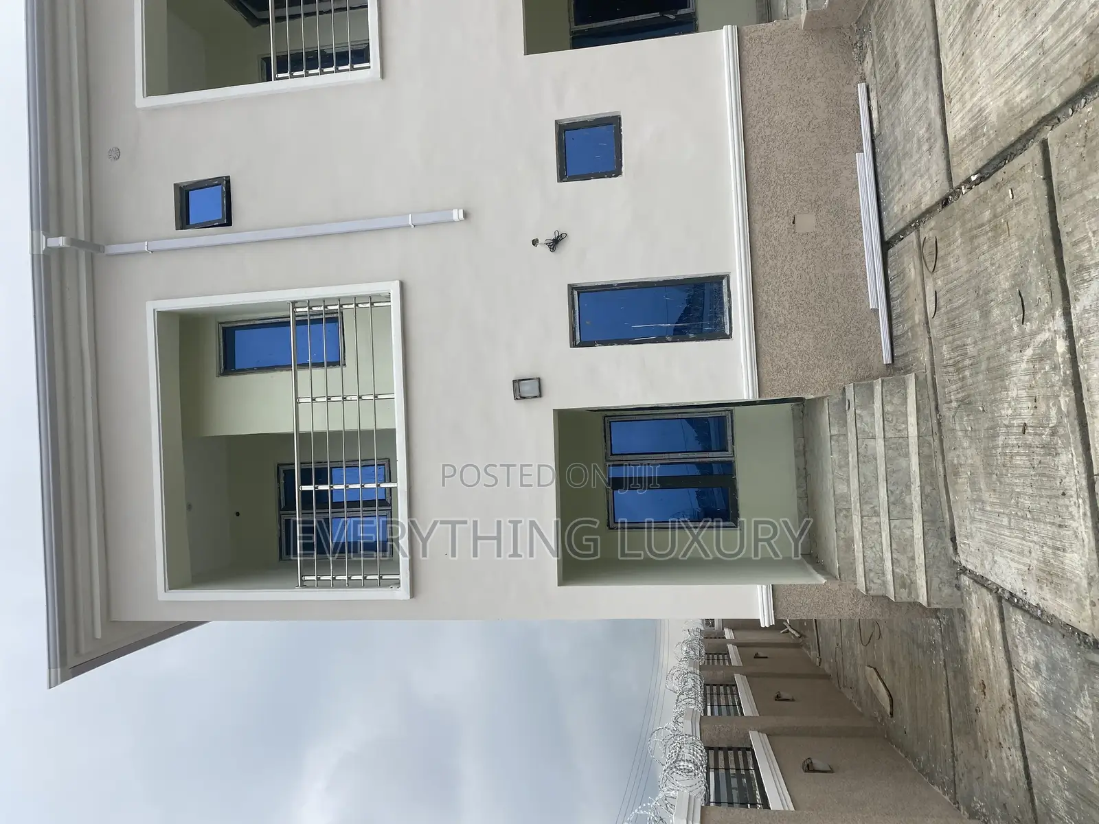 2bdrm Townhouse / Terrace in Ushafa for rent in Ushafa
