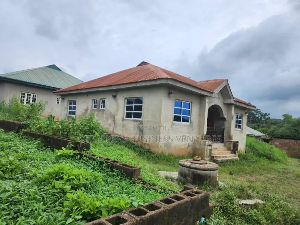 3bdrm Bungalow in Olokofefe Est, Odo Ona for sale in Odo Ona