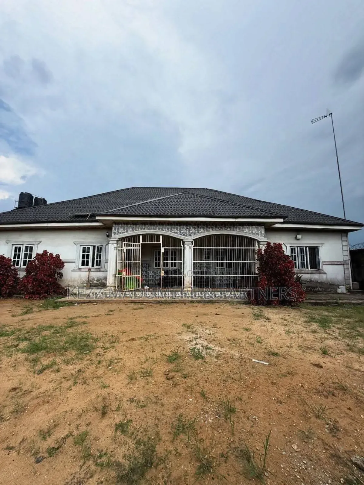 4bdrm Bungalow in Rumuoparali Port for sale in Port-Harcourt