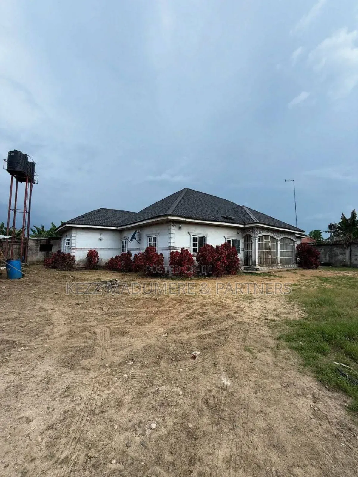 4bdrm Bungalow in Rumuoparali Port for sale in Port-Harcourt
