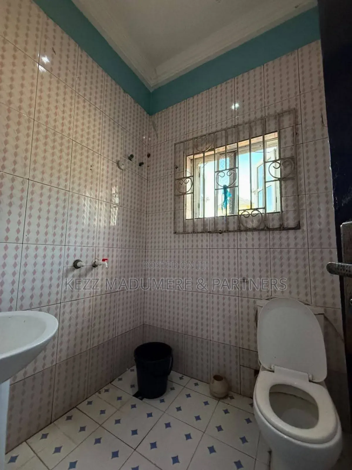4bdrm Bungalow in Rumuoparali Port for sale in Port-Harcourt