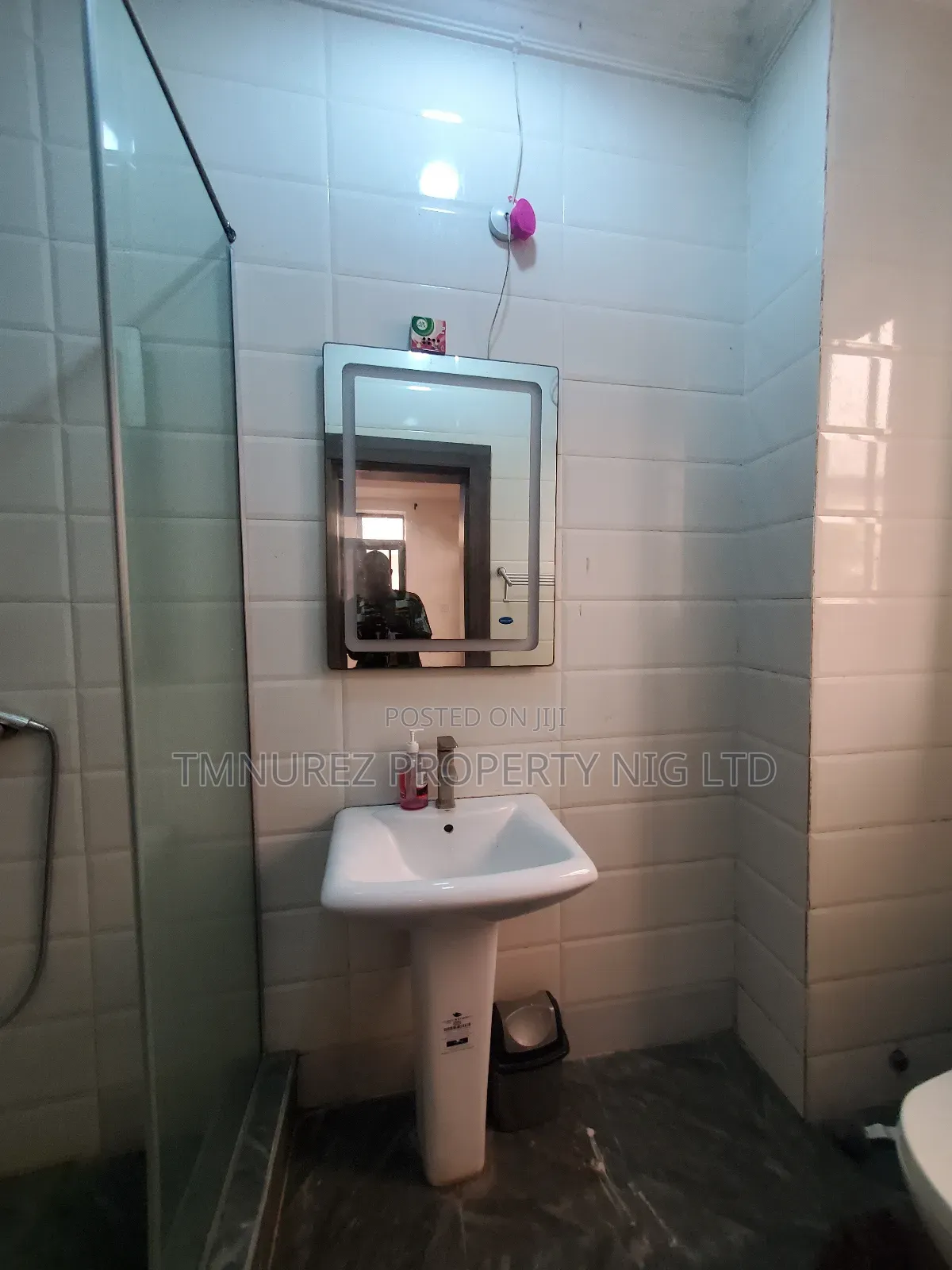 3bdrm Apartment in Off Admiralty, Lekki Phase 1 for rent in Lekki Phase 1