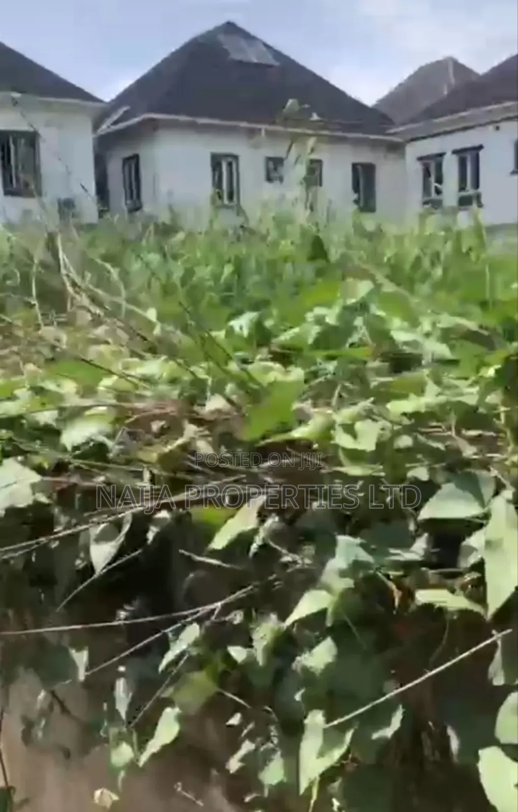 1042sqm of Land at Osapa London, Lekki for Sale. in Lekki