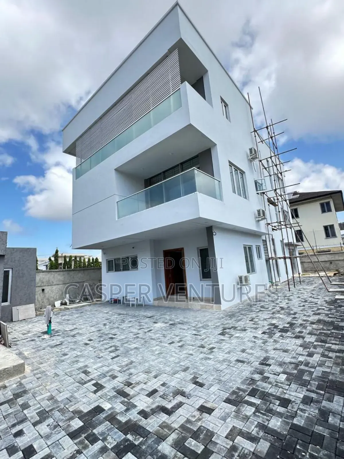 5bdrm Duplex in Admiralty Way, Lekki Phase 1 for sale in Lekki Phase 1