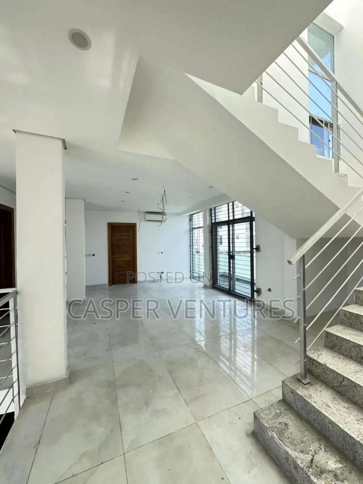 5bdrm Duplex in Admiralty Way, Lekki Phase 1 for sale in Lekki Phase 1