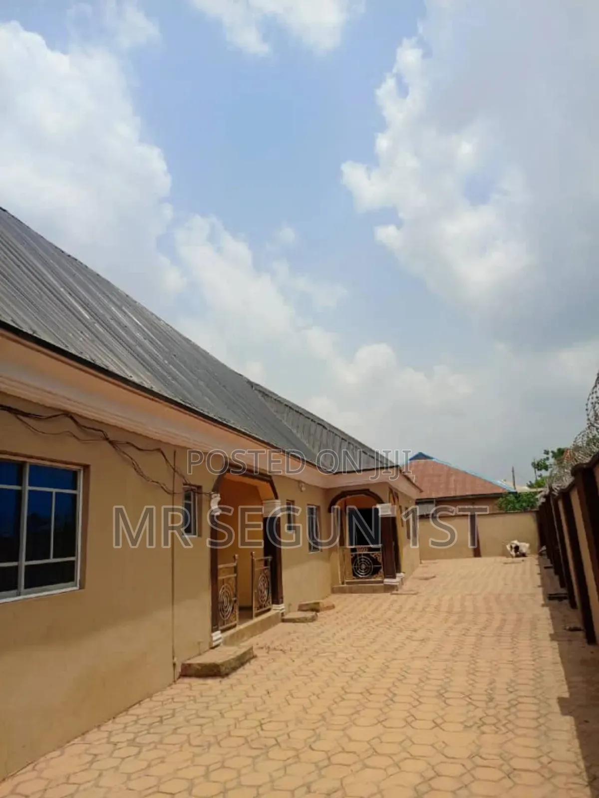 7bdrm Bungalow in Academy, Ibadan for sale in Ibadan