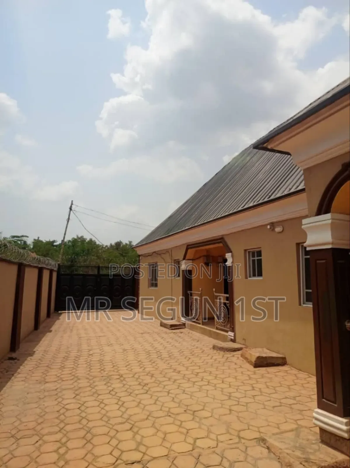 7bdrm Bungalow in Academy, Ibadan for sale in Ibadan