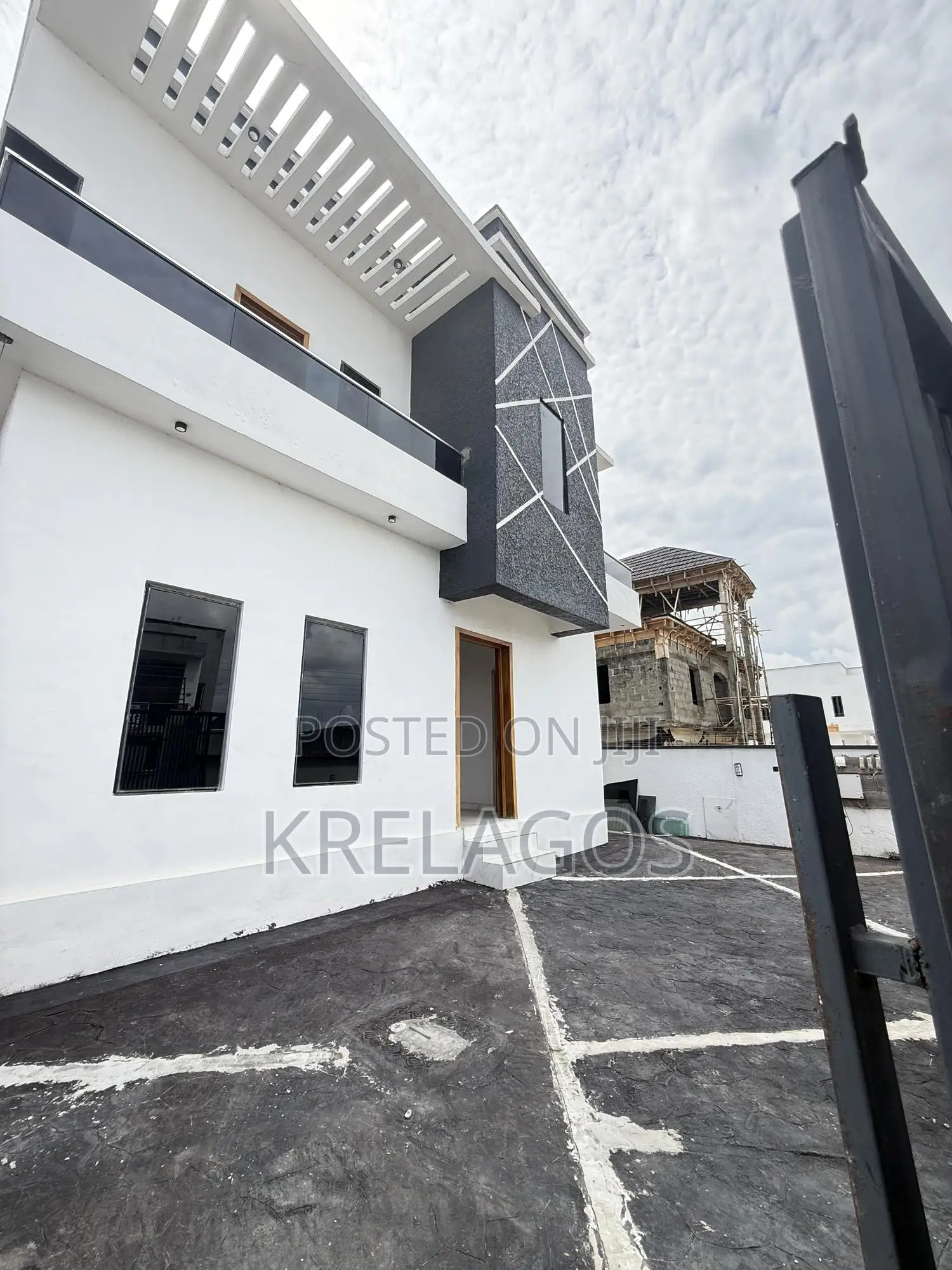 5bdrm Duplex in Sangotedo for sale in Sangotedo
